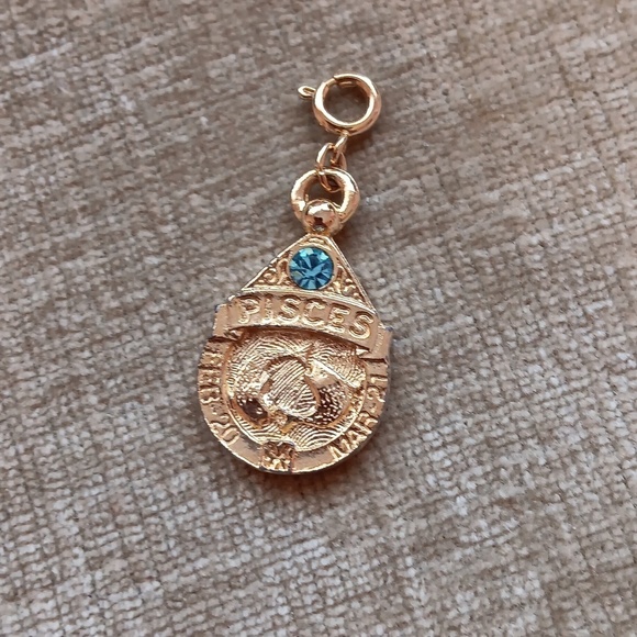 Gold Tone Pisces Charm - Picture 1 of 6